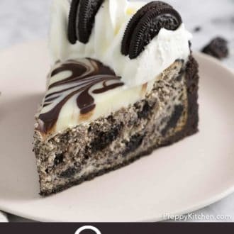 Pinterest graphic of a slice of oreo cheesecake on a plate.
