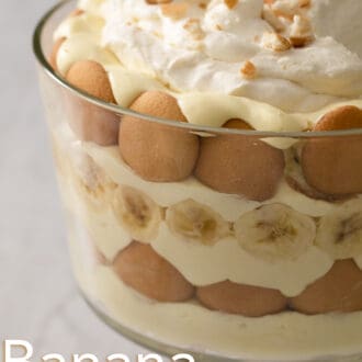 Pinterest graphic of banana pudding in a glass trifle dish.