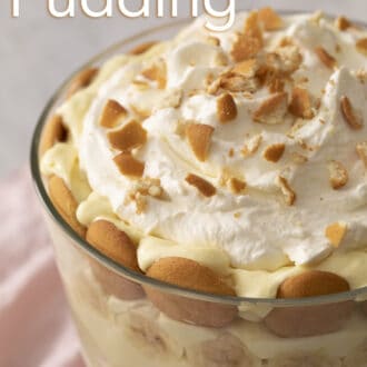 Pinterest graphic of a banana pudding in a glass trifle dish.