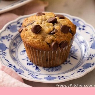 A pinterest graphic of banana chocolate chip muffins