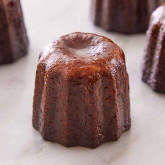 Multiple canelés with one in the front and center.