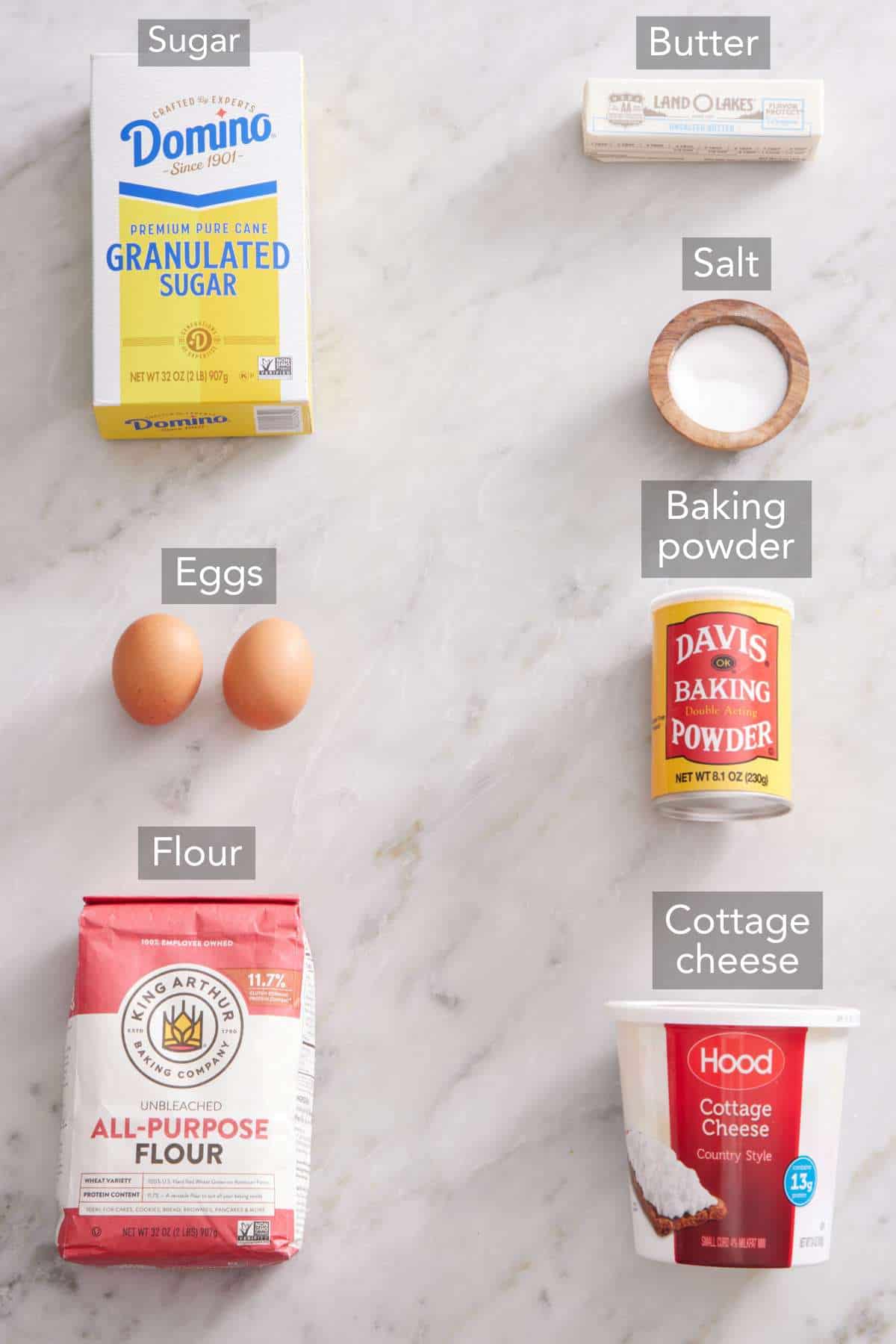 Ingredients needed to make cottage cheese pancakes.