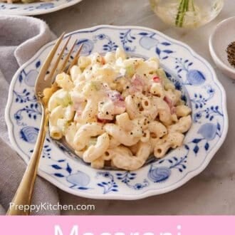 Pinterest graphic showing macaroni salad in a blue and white bowl.