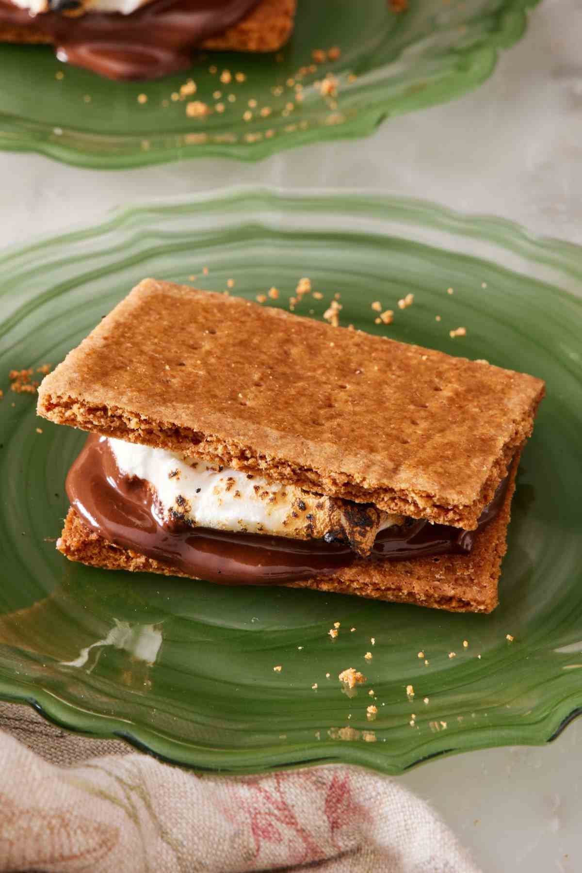 S'more on a green plate.
