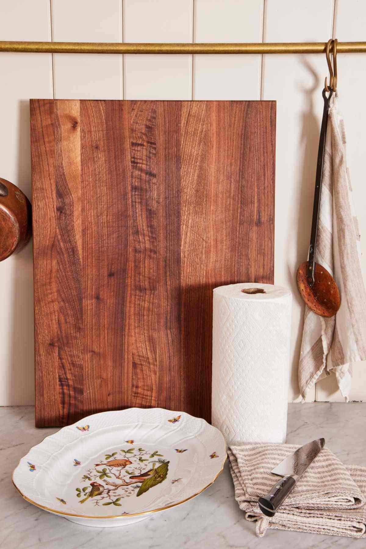 Equipment needed to carve a turkey.